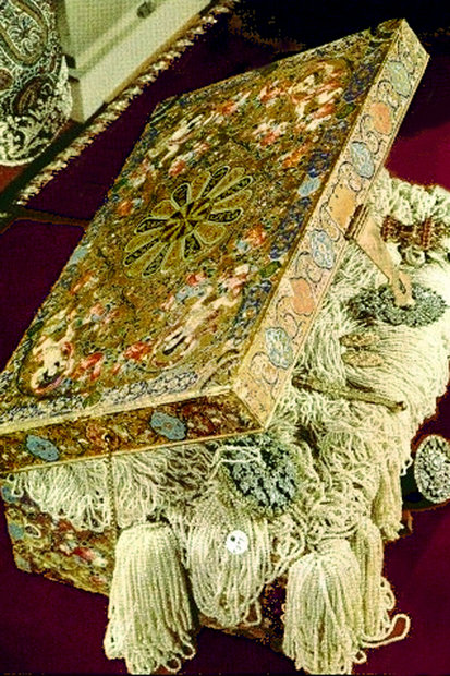  اشیاء گرانبها در گران بها ترین موزه ایران