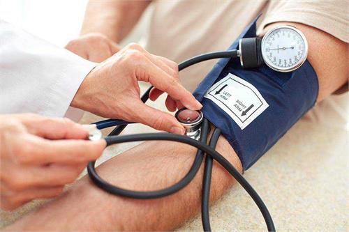 سالانه ۹۷ هزار ایرانی به علت عوارض فشار خون فوت میکنند